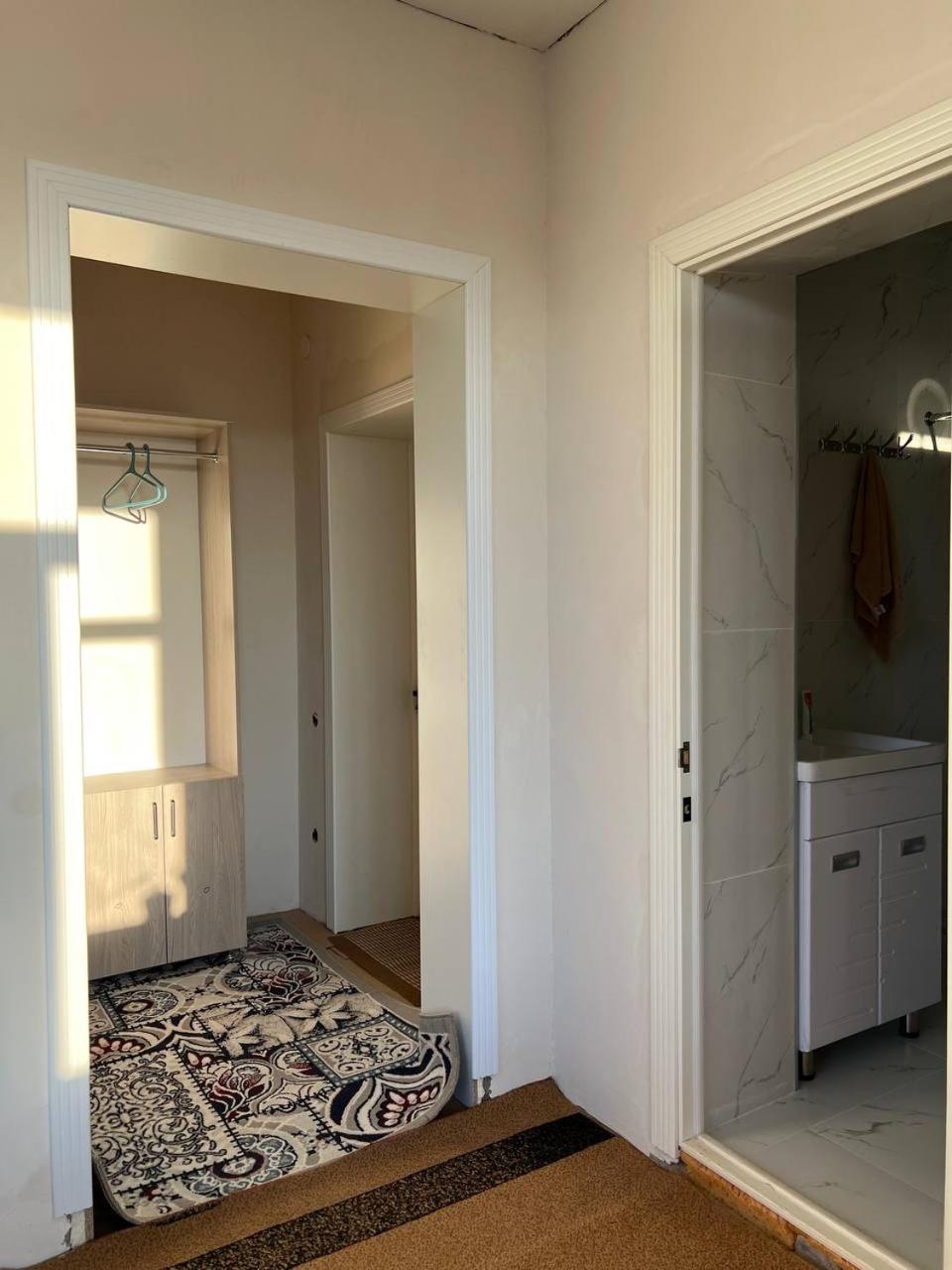 Emir Guest House In Karakol Room photo